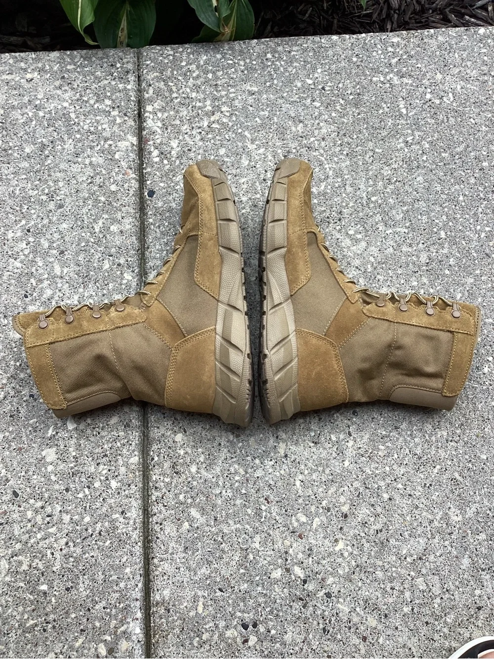 Oakley Light Assault 2 Coyote Tactical Military Combat Boots 11188-86W Size 8.5